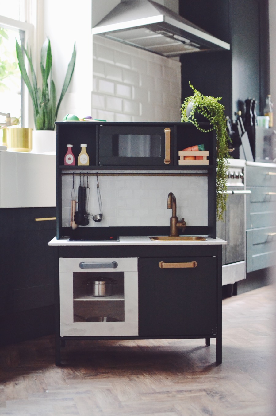 DIY Ikea play kitchen Duktig hack